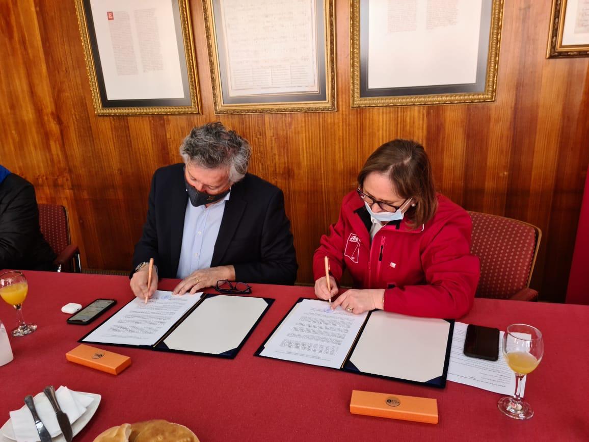 GOBIERNO REGIONAL FIRMA CONVENIO CON CARITAS Y LA MUNICIPALIDAD DE RANCAGUA PARA IR EN AYUDA DE 117 OLLAS COMUNES DE OHIGGINS 2