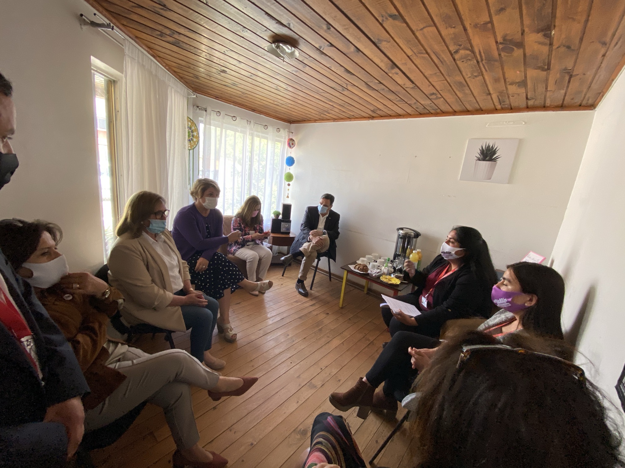 DIRECTORA DE SERNAMEG Y AUTORIDADES REGIONALES VISITAN CENTRO DE LA MUJER DE PICHILEMU Y REFUERZA COMPROMISO CON AUTORIDADES LOCALES