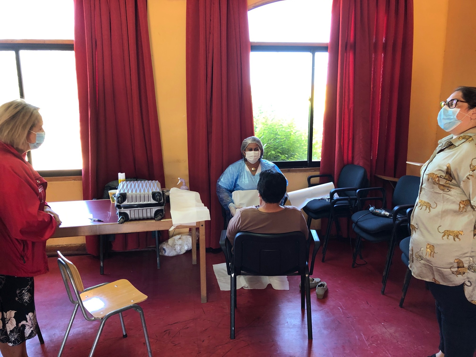 Adultos mayores de Pumanque reciben beneficios del área de la salud en ruta social 2