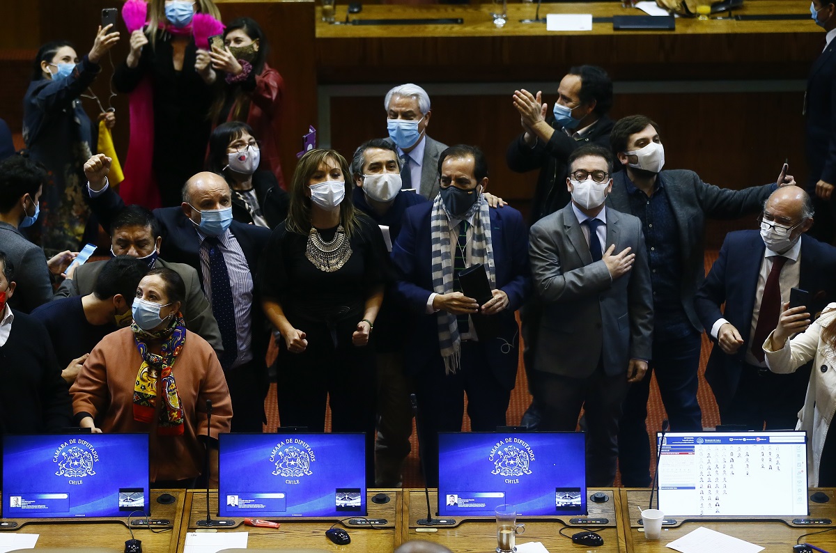 Día Histórico para Chile Cámara de Diputados aprueba en particular y despacha al Senado proyecto de retiro de fondos de AFP