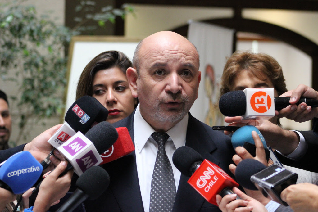 DIPUTADO JUAN LUIS CASTRO PS LA SALIDA DE MAÑALICH ES EL FUSIBLE PARA QUE LA CRISIS NO ALCANCE AL PRESIDENTE