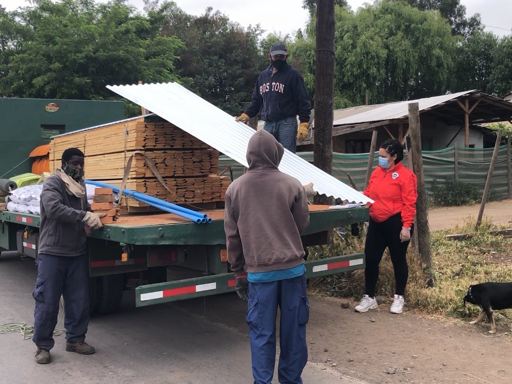 FAMILIAS DEL PROGRAMA AUTOCONSUMO DE CHIMBARONGO RECIBEN MATERIALES PARA CONSTRUIR HORNOS DE BARRO INVERNADEROS Y GALLINEROS 2