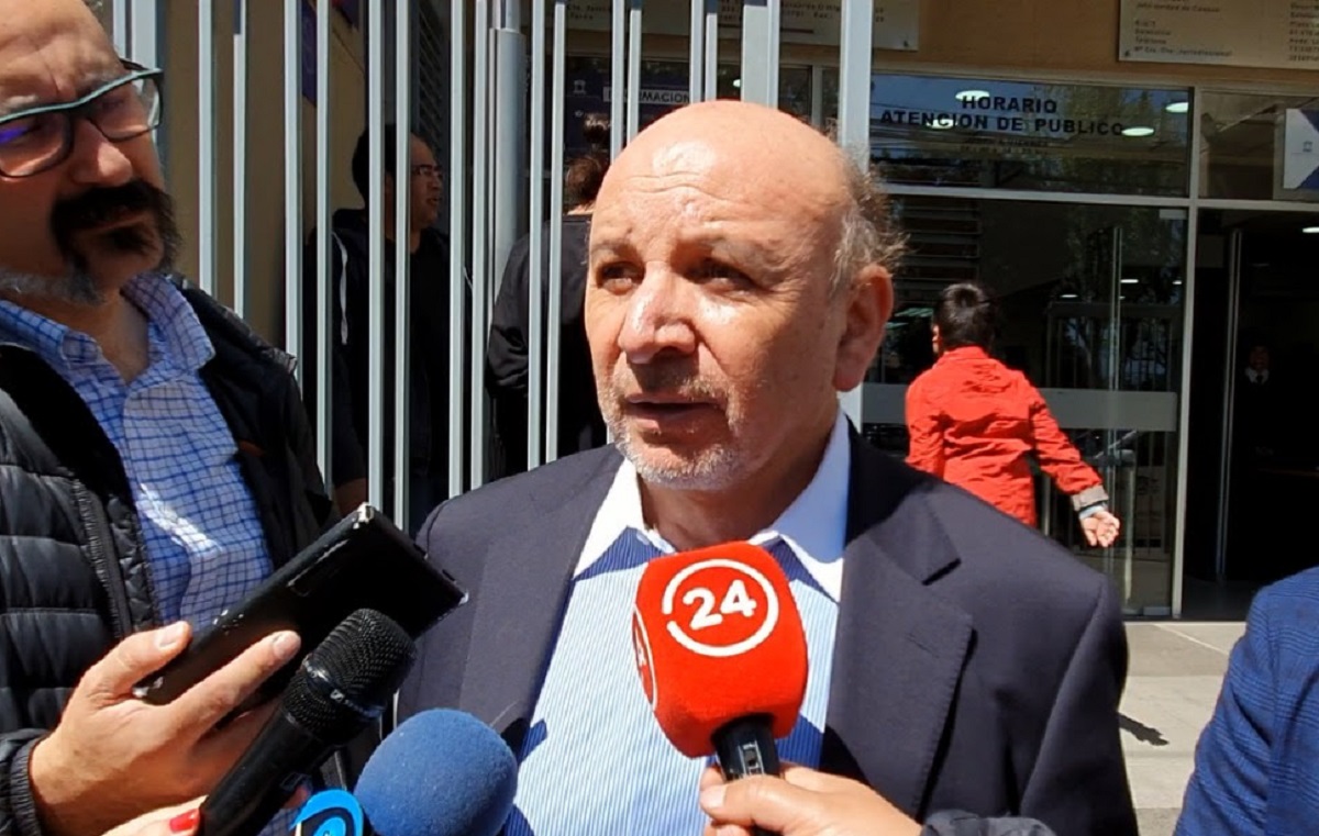 DIPUTADO CASTRO NO HAY NOVEDADES EN CARABINEROS LAS COSAS SON COMO EL GATOPARDo TODO CAMBIA PARA QUE NADA CAMBIE