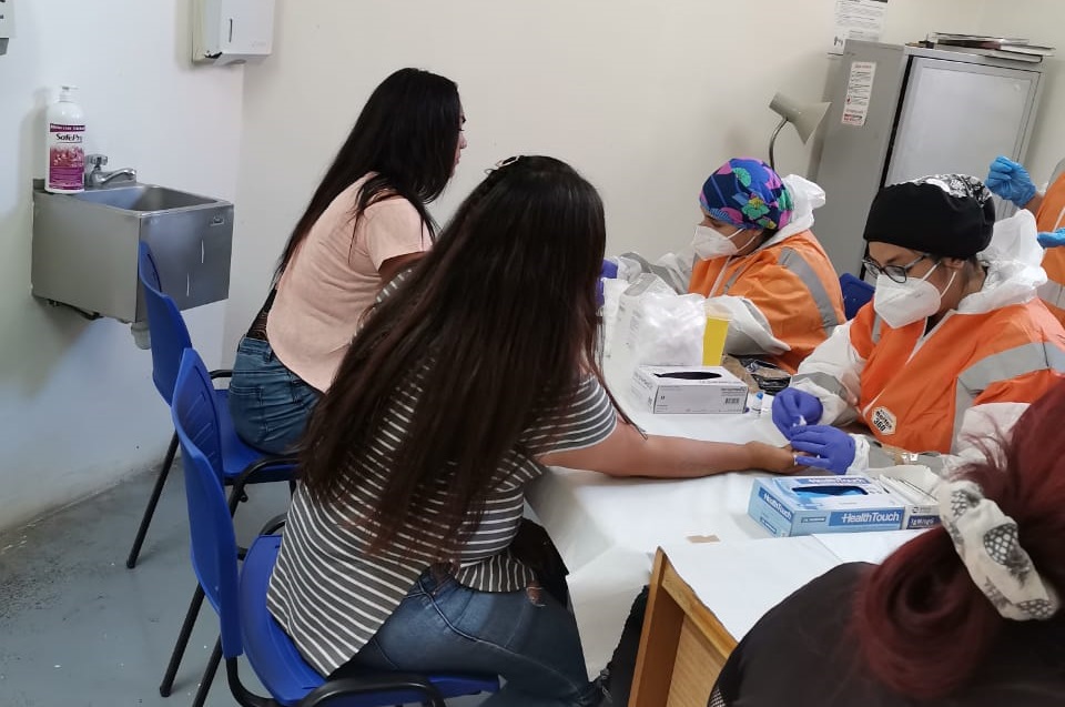 MÁS DE 300 INTERNOS DEL CP DE RANCAGUA SE REALIZARON TEST RÁPIDO PARA CORONAVIRUS 3