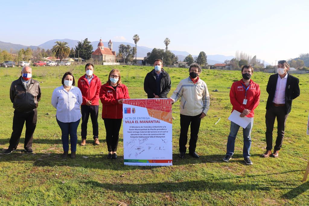 ENTREGAN TERRENO DONDE SE CONSTRUIRÁ EL HOGAR DE LAS FAMILIAS DEL CAMPAMENTO MANANTIALES DE PLACILLA 1