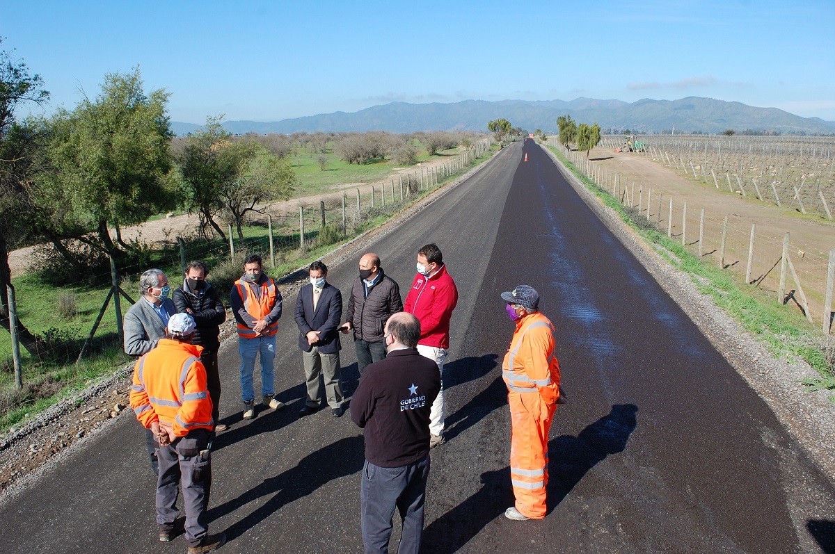 SEREMI MOP OHIGGINS INSPECCIONA AVANCE DE CAMINOS RURALES Y ANUNCIA PAVIMENTACIÓN 2021 EN PERALILLO