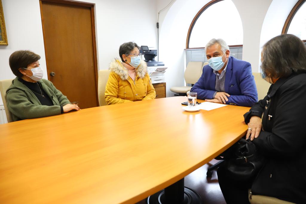 GOBERNADOR REGIONAL SE REUNIÓ CON REPRESENTANTES DE PROFESORES AFECTADOS POR DEUDA HISTÓRICA Y EMPATIZÓ CON SUS DEMANDAS2