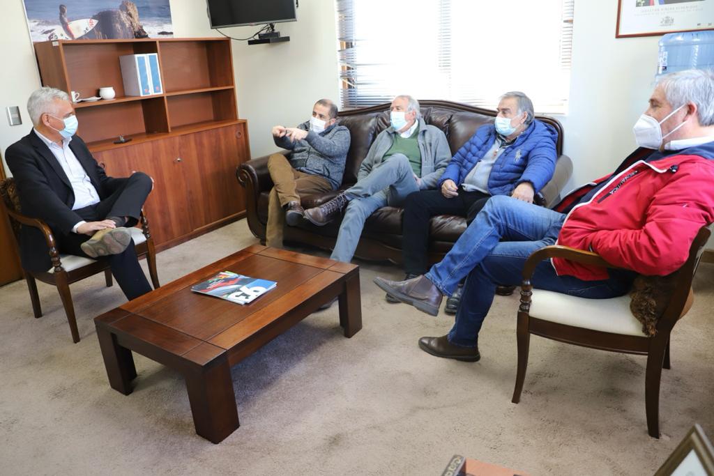 Gobernador Regional se reúne con camioneros y se compromete a trabajar en conjunto para solucionar sus problemas IMG 5710