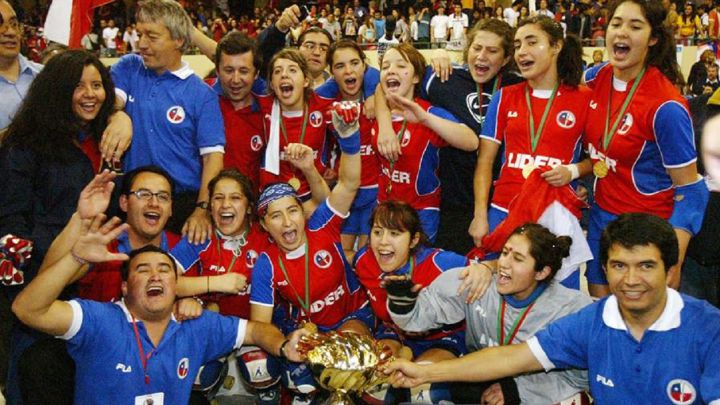FEDERACIÓN DE HOCKEY Y PATINAJE RECURRE A LA COMISIÓN DE DEPORTES DE LA CÁMARA DE DIPUTADOS POR LOS GRAVES PROBLEMAS DE FINANCIAMIENTO Marcianitas Campeonas