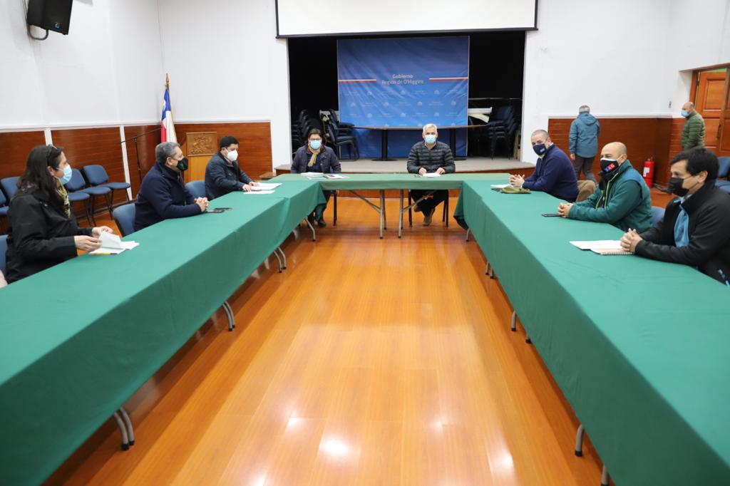 GOBERNADOR REGIONAL Y SERVICIOS DEL AGRO ACUERDAN TRABAJO CONJUNTO PARA ENFRENTAR PROBLEMAS DE LA AGRICULTURA EN OHIGGINS 1
