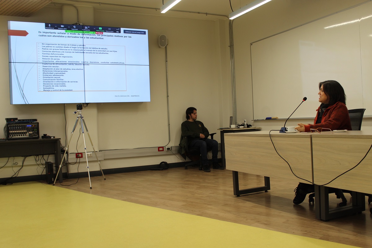 PACE UOH BRINDA HERRAMIENTAS DE CONTENCIÓN EMOCIONAL EN UNA JORNADA ESPECIAL A ORIENTADORES AS IMG 4524