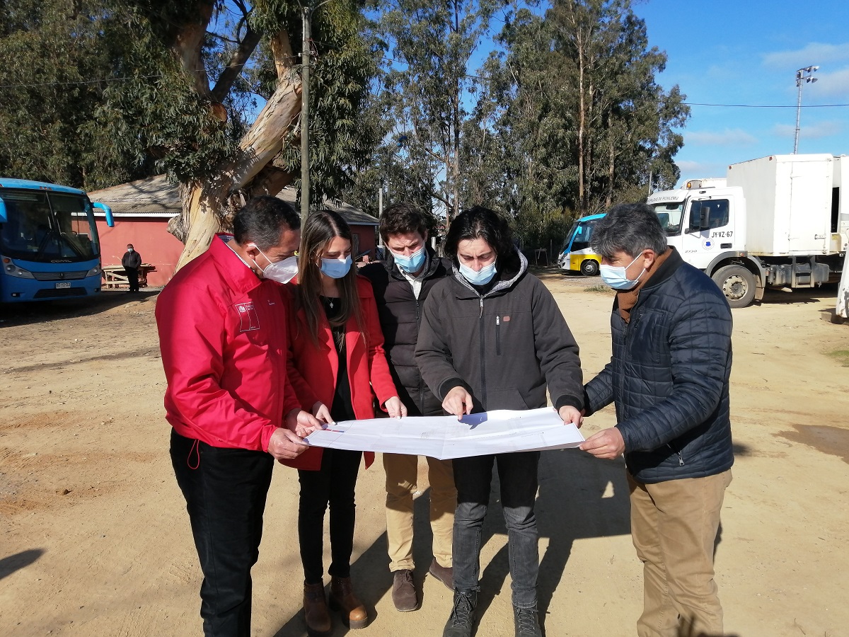 AUTORIDADES VISITAN TERRENO DONDE SE CONSTRUIRÁ CENTRO ELIGE VIVIR SANO EN PICHILEMU 3