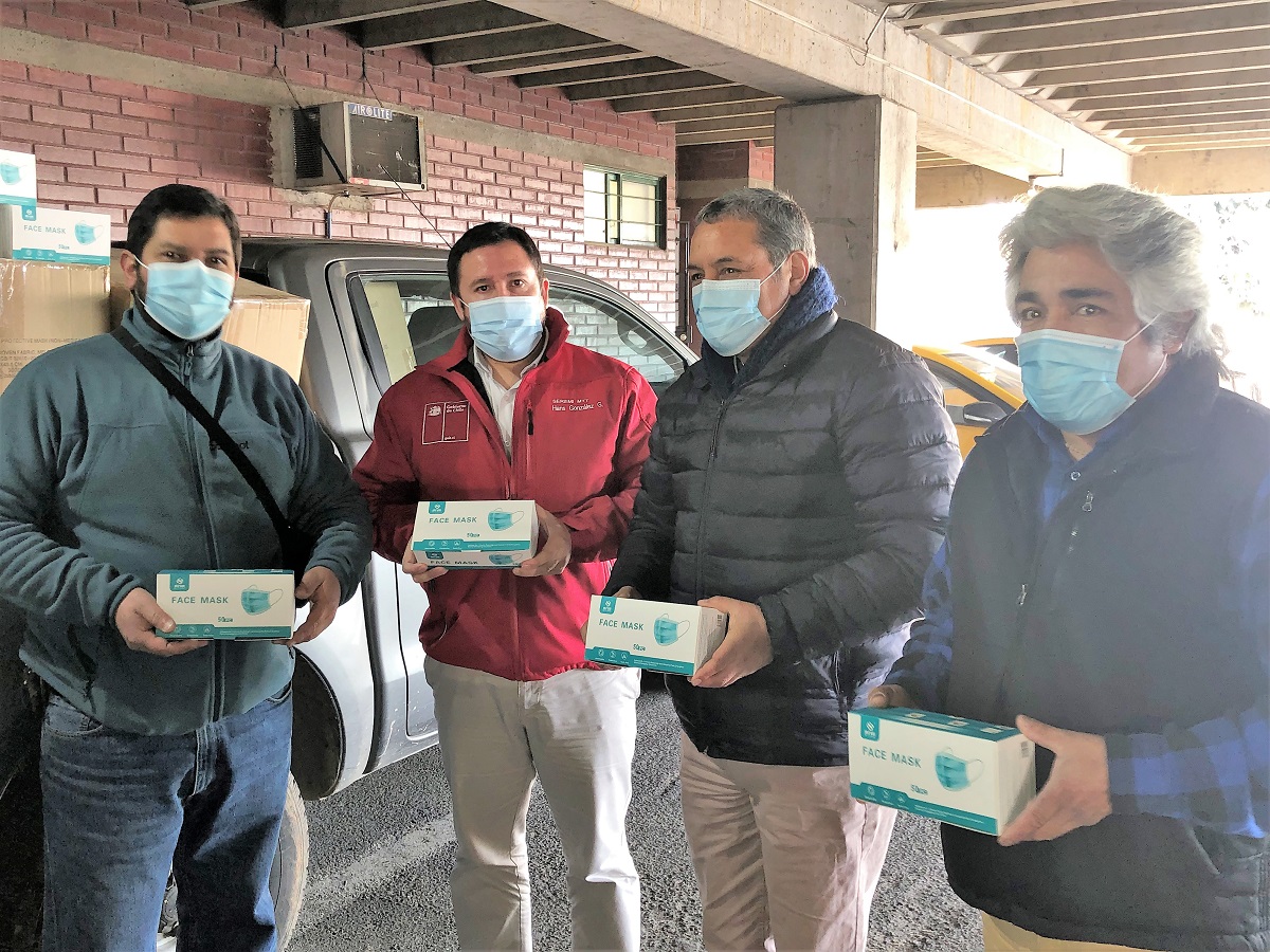 MTT OHIGGINS ENTREGÓ MASCARILLAS DE TRES PLIGUES Y ALCOHOL GEL A LÍNEAS DE COLECTIVOS 2