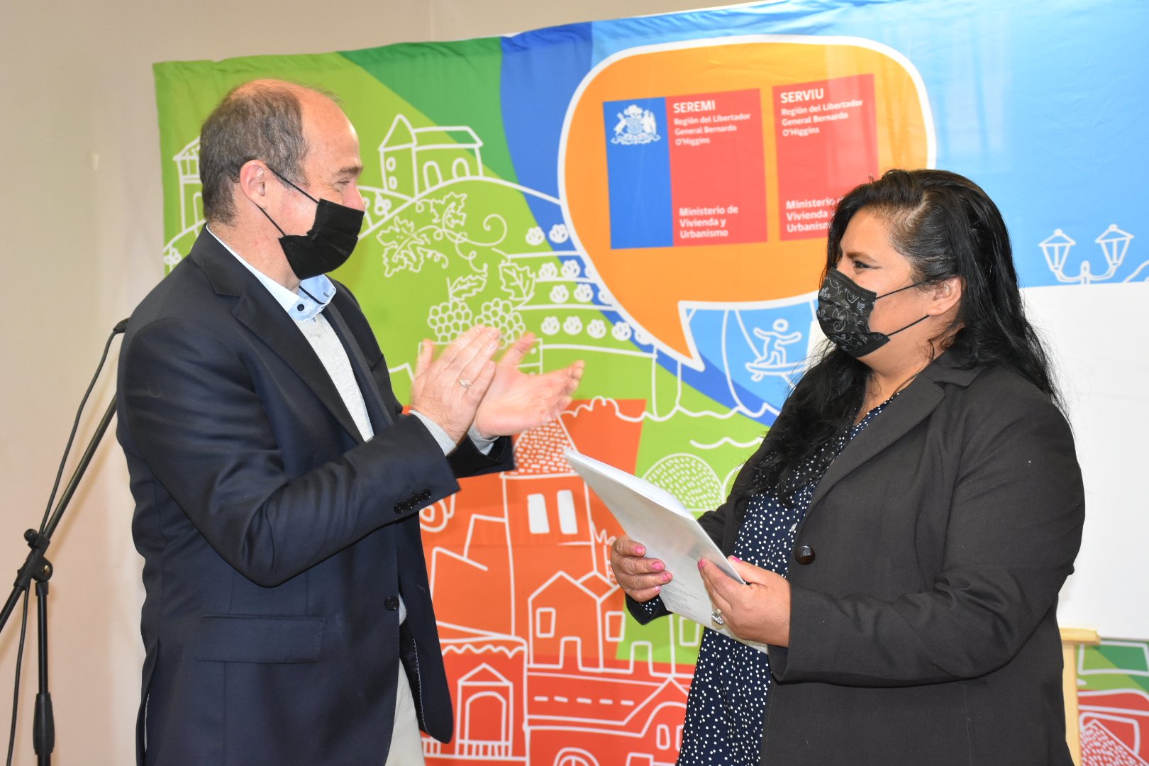 SUBSECRETARIO DE VIVIENDA Y URBANISMO ENCABEZÓ ENTREGA SIMBÓLICA DE ESCRITURAS A FAMILIAS DE LA VILLA NUEVA CORDILLERA 3