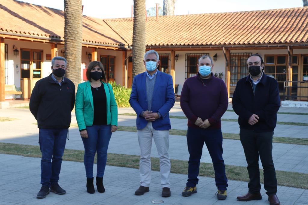 GOBERNADOR REGIONAL VISITA COMUNAS DE COLCHAGUA Y ANALIZA CON ALCALDES LOS EFECTOS DE LA SEQUÍA EN PEQUEÑOS AGRICULTORES 4