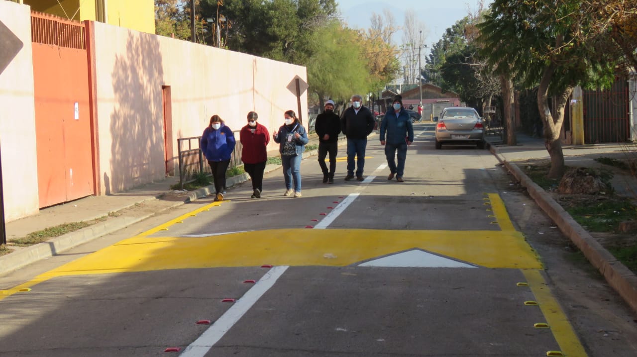 VECINOS DEL BARRIO DINTRANS LAS ROSAS Y LA RIBERA DE RANCAGUA CUENTAN CON MÁS SEGURIDAD VIAL EN SUS CALLES GRACIAS AL MINVU 2