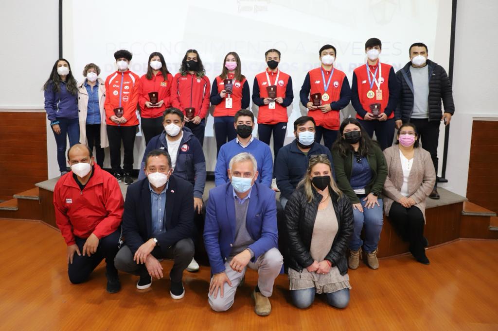 GOBERNADOR REGIONAL RECONOCE A JÓVENES DEPORTISTAS QUE OBTUVIERON TRIUNFOS NACIONALES E INTERNACIONALES 3