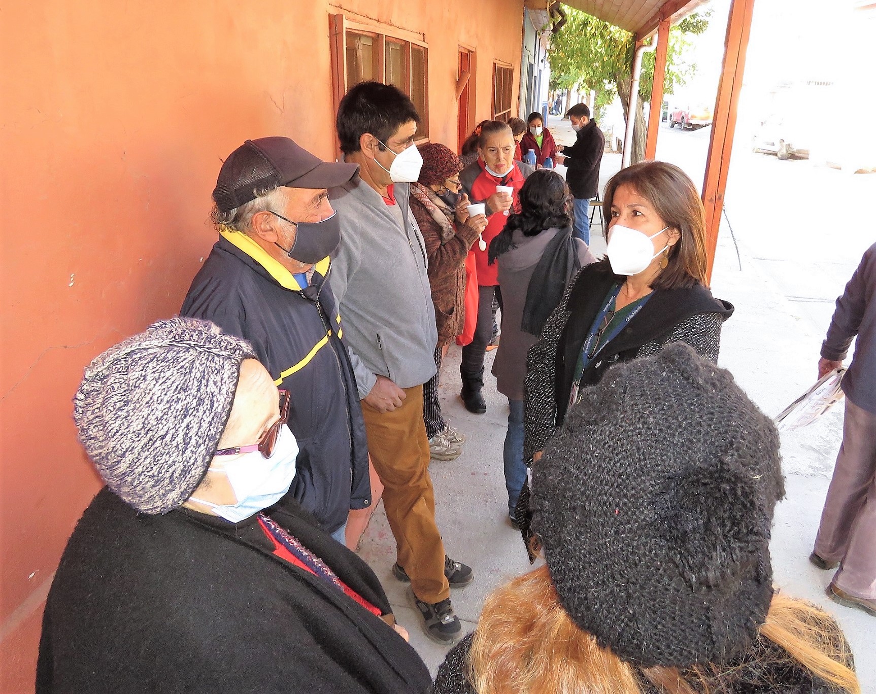 directora regional ips respondiendo a consultas de pensionados en pagos rurales