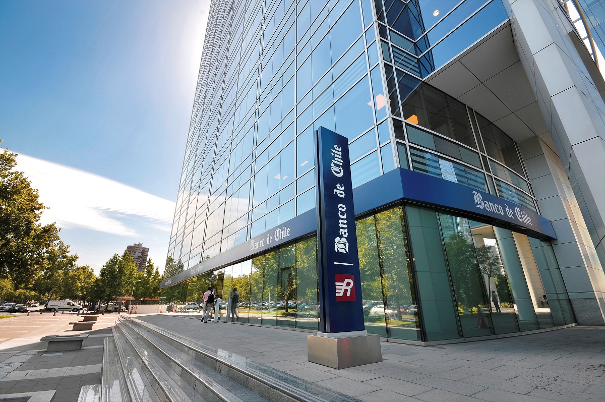 BANCO DE CHILE SE CONVIERTE EN EL PRIMER BANCO DEL PAÍS EN TENER EL TOTAL DE SUS SUCURSALES CON LA CERTIFICACIÓN SELLO COVID 19 Fachada Banco de Chile.1
