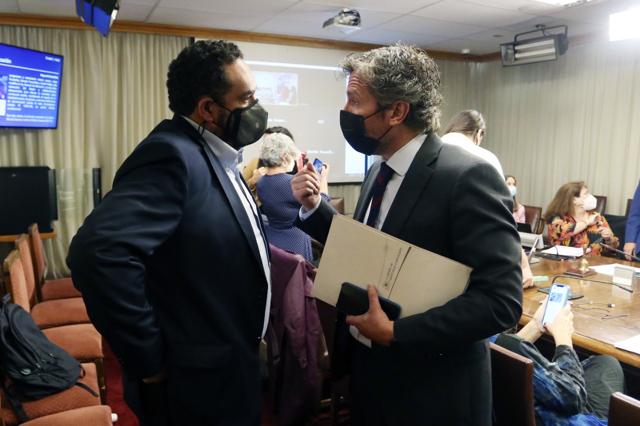 DIPUTADO EDUARDO CORNEJO SOLICITA AL GOBIERNO AVANZAR CON MÁXIMA URGENCIA EN PROGRAMAS QUE ABORDEN LA VIOLENCIA AL INTERIOR DE LOS COLEGIOS 2