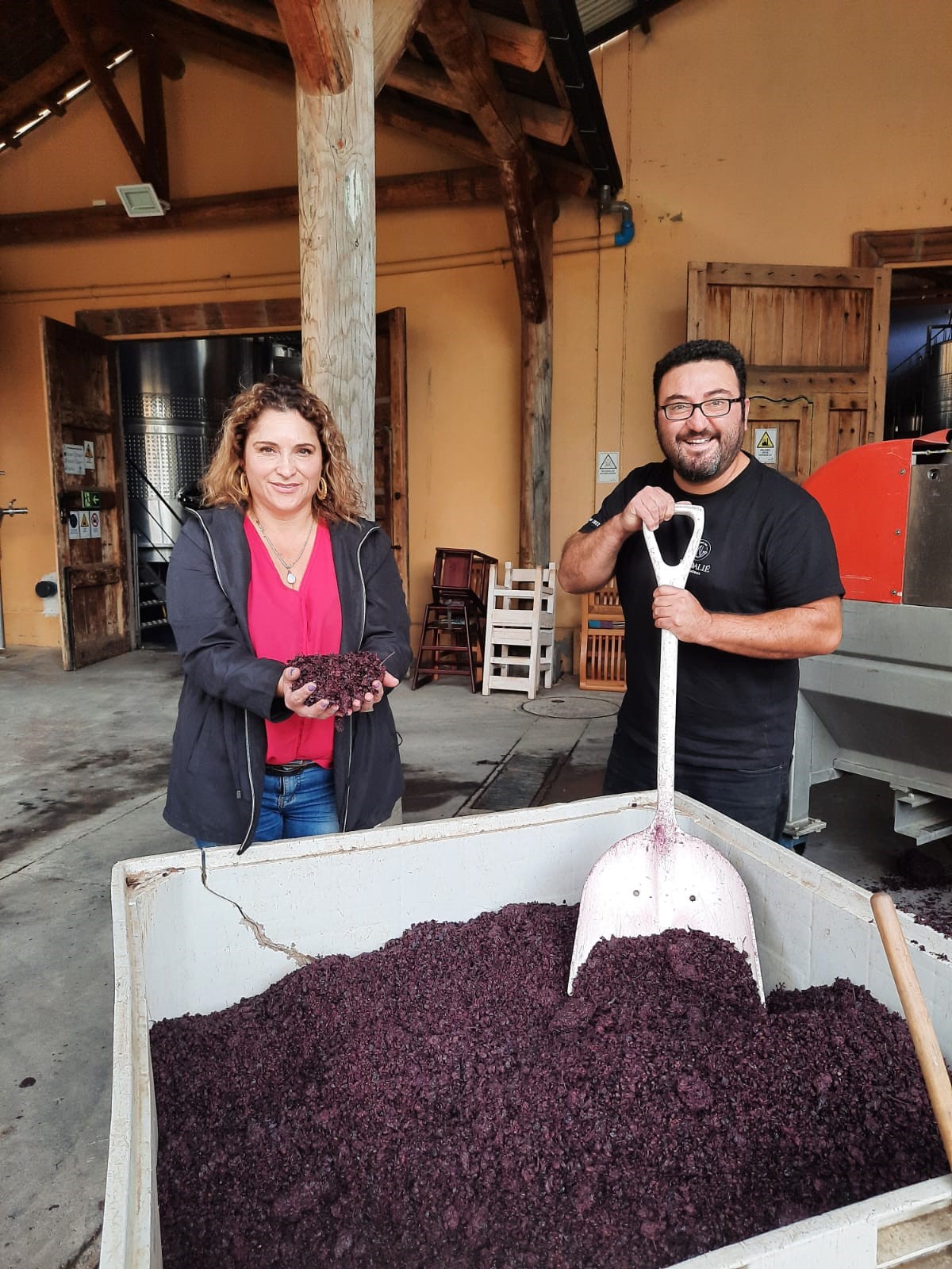 Emprendedoras colchagüinas innovan con cosmética de vino por sus propiedades antioxidantes. 3