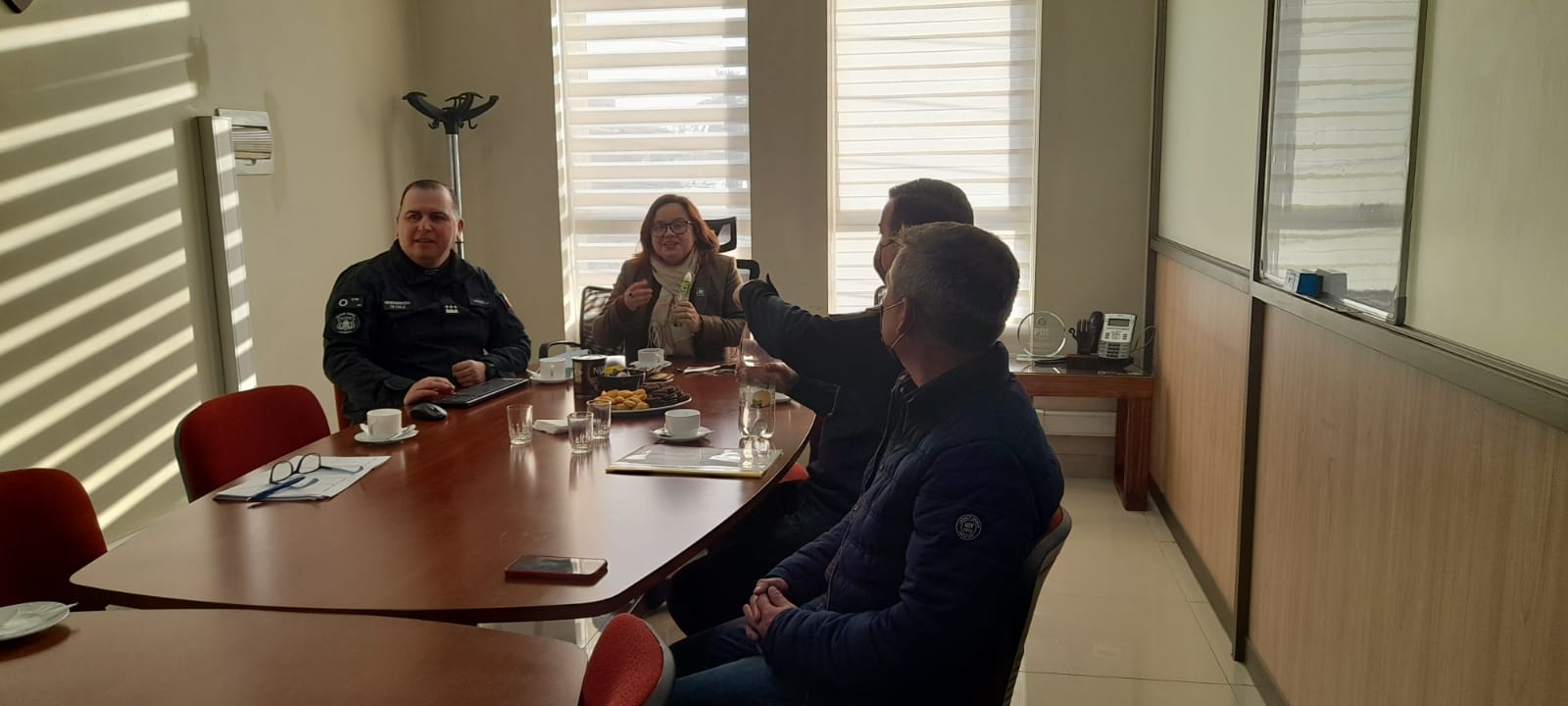 EN RANCAGUA DIRECTOR REGIONAL DE GENDARMERÍA SE REUNIÓ CON DIPUTADA MARCELA RIQUELME 1