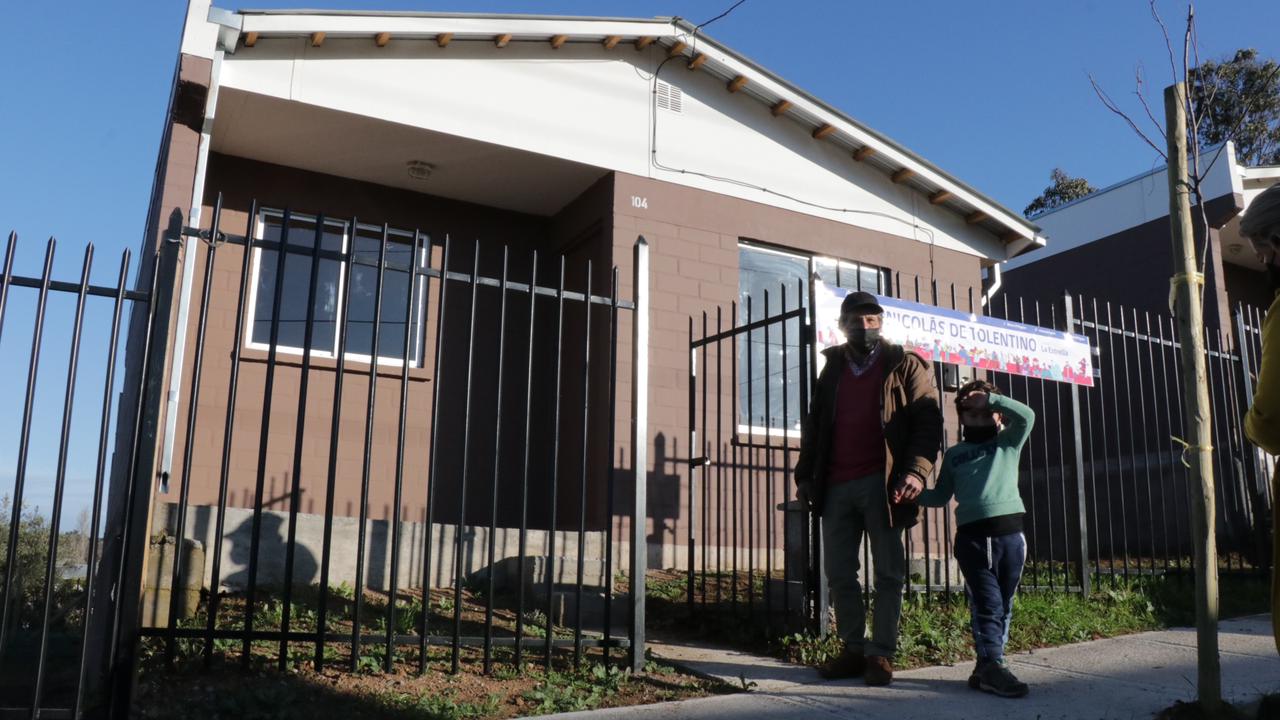 LA ESTRELLA FAMILIAS DEL COMITÉ SAN NICOLÁS DE TOLENTINO RECIBIERON SUS VIVIENDAS Luis Orellana Navarro en su nueva casa