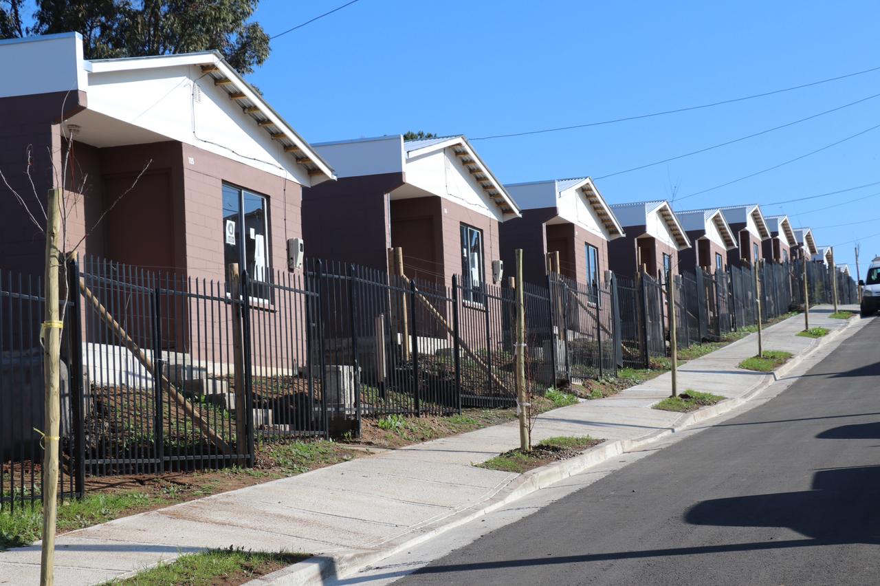 LA ESTRELLA FAMILIAS DEL COMITÉ SAN NICOLÁS DE TOLENTINO RECIBIERON SUS VIVIENDAS Las viviendas conforman el nuevo barrio de La Estrella