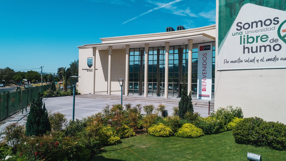 talca Cine infantil exposiciones y talleres incluye panorama de la Universidad Autónoma para las vacaciones de invierno Frontis Campus Central UA