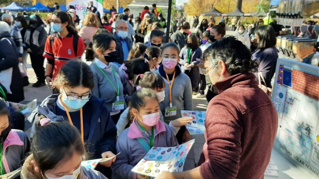 EDUCANDO Y ENTREGANDO RECOMENDACIONES EN EFICIENCIA ENERGÉTICA Y ENERGÍAS RENOVABLES CONMEMORAN EL DÍA MUNDIAL DEL MEDIO AMBIENTE