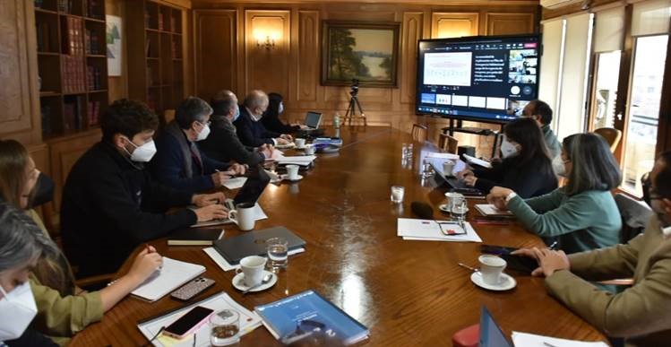 MINISTRO CARLOS MONTES PRESENTA A GOBERNADORES REGIONALES LOS LINEAMIENTOS DEL PLAN DE EMERGENCIA HABITACIONAL Ministro Carlos Montes