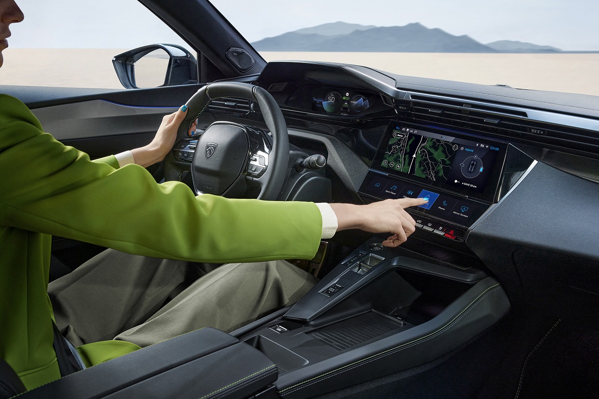 NUEVO PEUGEOT 408 UNA NUEVA GENERACIÓN DE PEUGEOT CON UN FASTBACK DINÁMICO E INESPERADO DESDE TODOS LOS ÁNGULOS PEUGEOT 408 PHEV 5