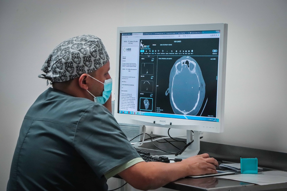 NEUROCIRUJANOS DEL HRLBO REALIZAN INÉDITA INTERVENCIÓN A PACIENTE CON TUMOR CRANEAL CATALOGADO COMO INOPERABLE 4
