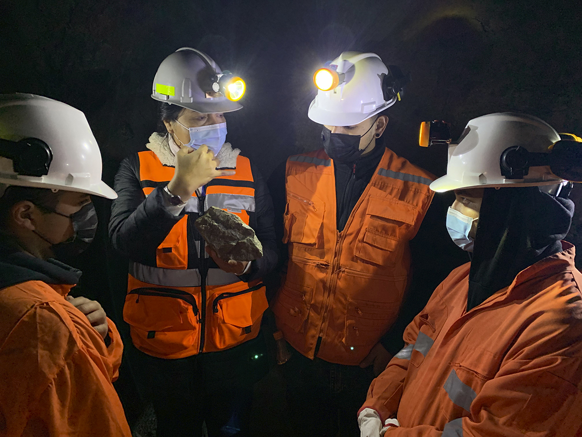 ESTUDIANTES DE RANCAGUA APRENDEN SOBRE PEQUEÑA MINERÍA EN FAENA DE CHANCÓN1