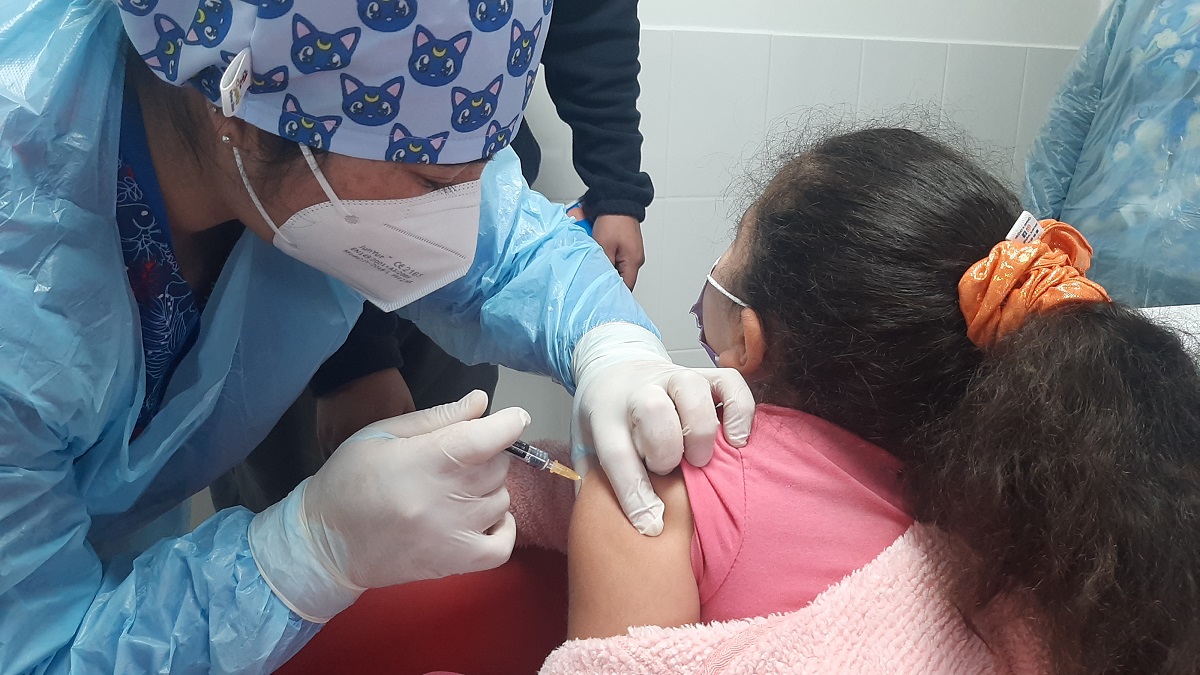 CONTRA HEPATITIS VACUNAN A COMUNIDAD ESCOLAR EN PEOR ES NADA 2