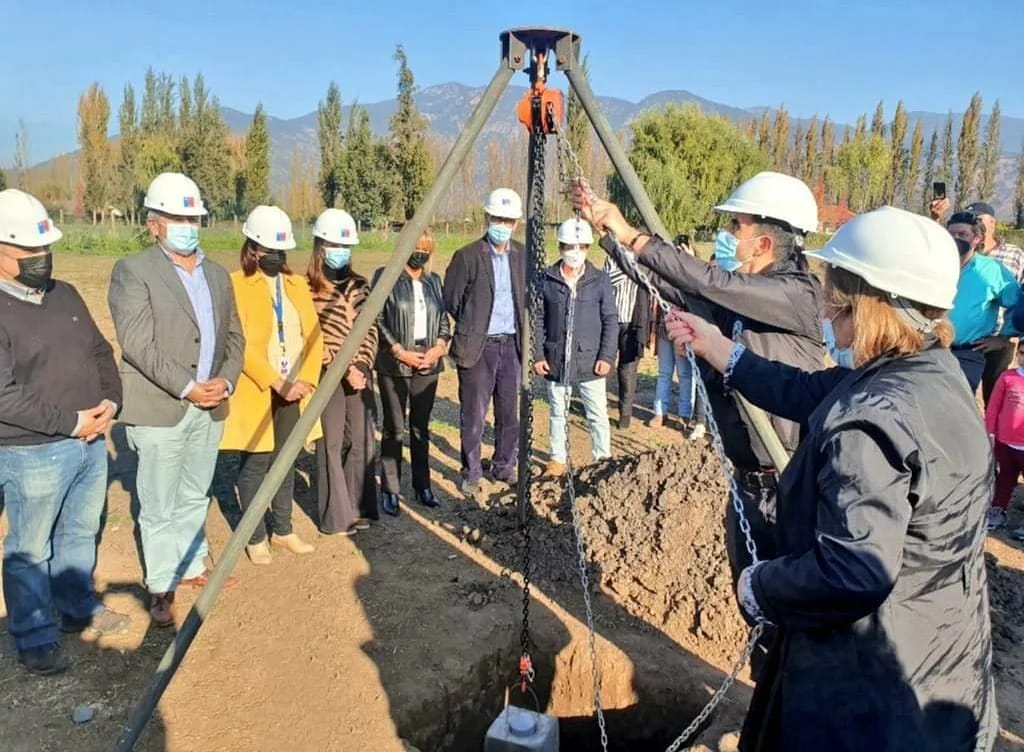 SERVIU OHIGGINS SE DESPLIEGA EN LA REGIÓN ACOMPAÑÓ A FAMILIAS DEL COMTÉ NUEVOS TIEMPOS DE RASTROJOS EN CEREMONIA DE PRIMERA PIEDRA