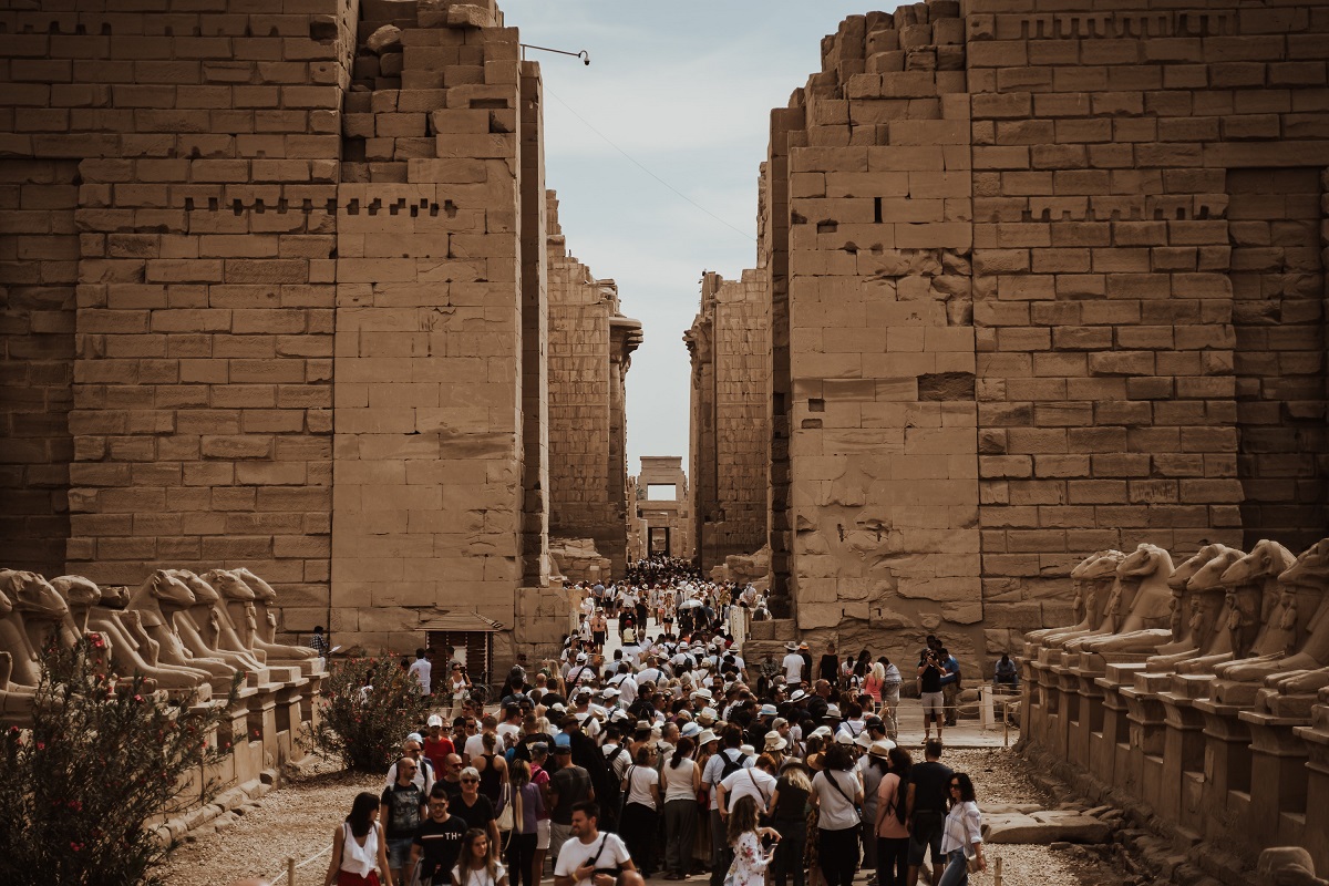 LAS NUEVAS 7 MARAVILLAS DEL MUNDO QUE HAY QUE CONOCER ESTE 2022 Gran Avenida de las Esfinges Luxor Egipto pexels roberto shumski 6102263