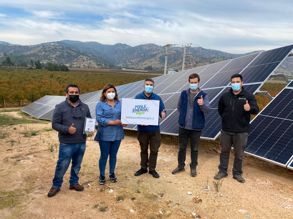 SEREMI DE ENERGÍA ENTREGA RECONOCIMIENTO A AGRÍCOLA LOS CULENES QUIENES POSTULARON AL PROGRAMA PONLE ENERGÍA A TU PYME PARA ACCEDER A LA INSTALACIÓN DE PANELES FOTOVOLTAICOS