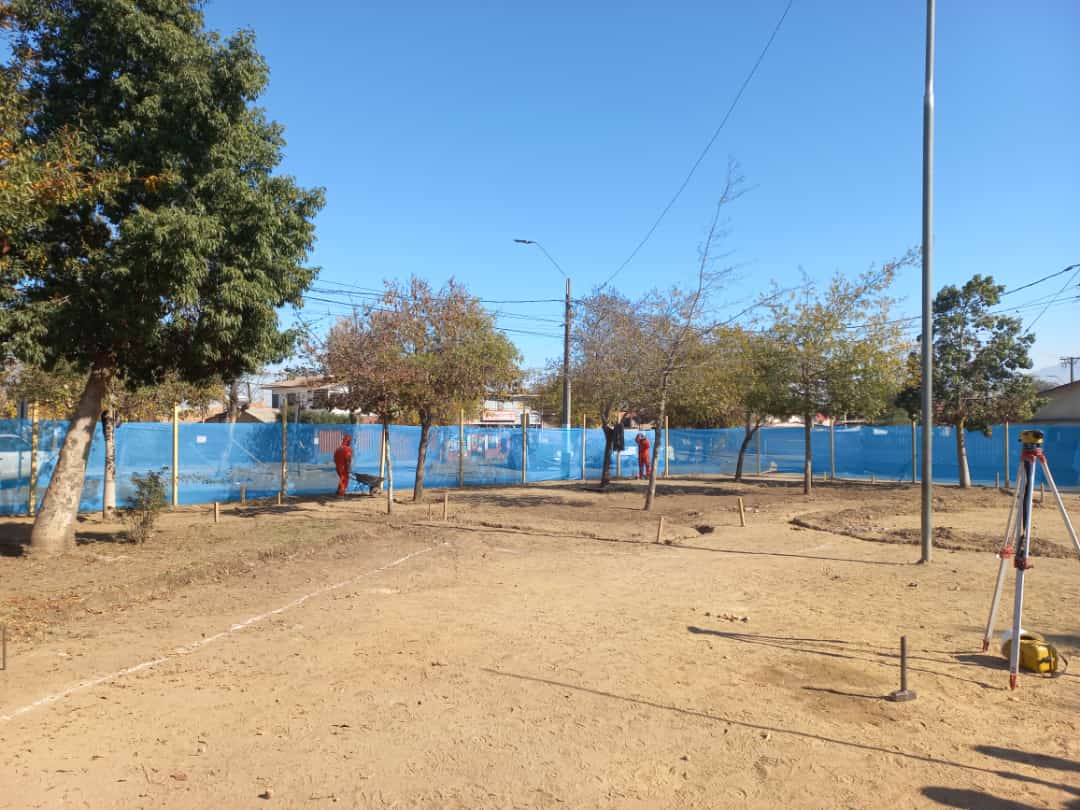 INICIAN OBRAS DE MEJORAMIENTO DE ÁREA VERDE VILLA LA RIBERA DE RANCAGUA 2