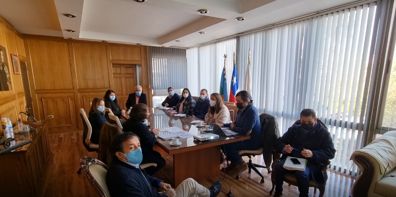 DIPUTADA ROMERO JUNJI Y AUTORIDADES REGIONALES CONFORMAN MESA DE TRABAJO PARA DESTRABAR PARALIZACIÓN DE SIETE JARDINES INFANTILES ROMERO MESA1