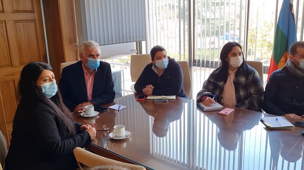DIPUTADA ROMERO JUNJI Y AUTORIDADES REGIONALES CONFORMAN MESA DE TRABAJO PARA DESTRABAR PARALIZACIÓN DE SIETE JARDINES INFANTILES ROMERO MESA3