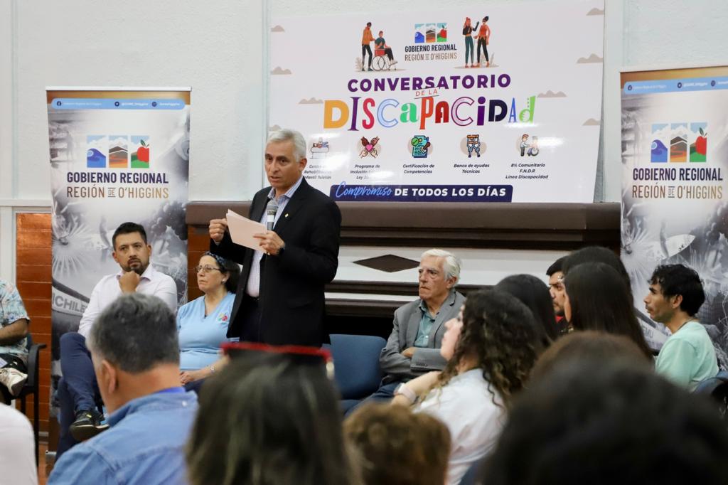 GOBERNADOR PABLO SILVA LIDERÓ CONVERSATORIO SOBRE DISCAPACIDAD Y ANUNCIÓ LÍNEA DE FINANCIAMIENTO DEL FONDO 8 FNDR DEL GOBIERNO REGIONAL 1