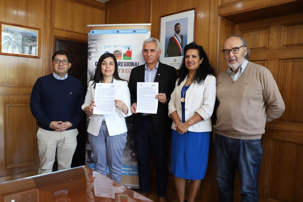 GOBIERNO REGIONAL DE OHIGGINS FIRMA CONVENIO CON CONTRALORÍA PARA EL USO DE HERRAMIENTAS QUE APOYEN LA GESTIÓN INSTITUCIONAL