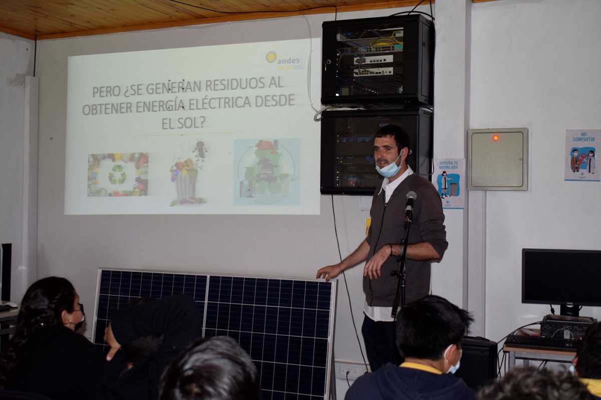 VISITA EDUCATIVA EN REGIÓN DE OHIGGINS ESCUELA DE CHÉPICA RECIBE A ANDES SOLAR PARA APRENDER SOBRE ENERGÍA RENOVABLE 2