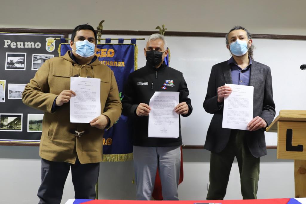 GOBERNADOR REGIONAL VALORA COMPROMISO DEL CEAF PARA ACERCAR LA INVESTIGACIÓN E INNOVACIÓN A ESTUDIANTES DE LICEOS AGRÍCOLASIMG 7118