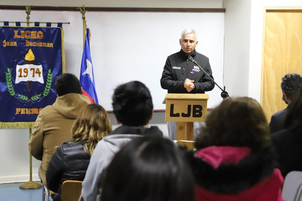 GOBERNADOR REGIONAL VALORA COMPROMISO DEL CEAF PARA ACERCAR LA INVESTIGACIÓN E INNOVACIÓN A ESTUDIANTES DE LICEOS AGRÍCOLAS IMG 7110