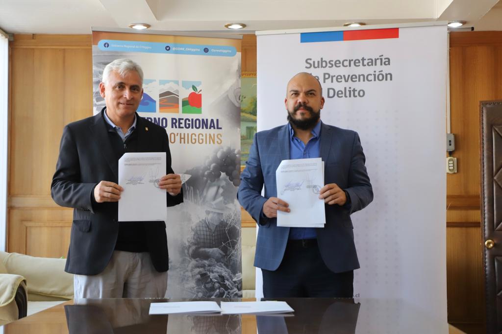 GOBERNADOR REGIONAL Y SUBSECRETARIO DE PREVENCIÓN DEL DELITO FIRMAN CONVENIO PARA MEJORAR SEGURIDAD PÚBLICA EN OHIGGINS
