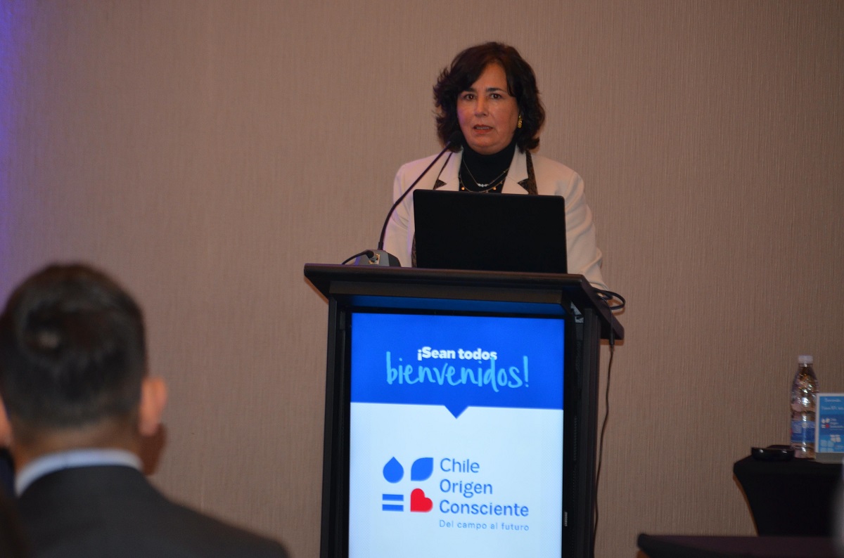 PRODUCTORES AVÍCOLAS IMPLEMENTARÁN ESTÁNDAR DE SUSTENTABILIDAD PARA FORTALECER SU COMPETITIVIDAD Ximena Ruz ASCC Firma APL aves ChOC agosto 2022