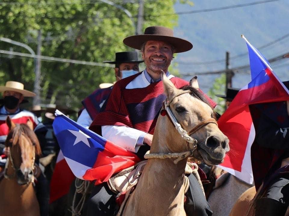 DIPUTADO CORNEJO DESTACA AMPLIA PARTICIPACIÓN ELECTORAL Y REAFIRMA SU COMPROMISO POR TENER UNA NUEVA Y BUENA CONSTITUCIÓN 2