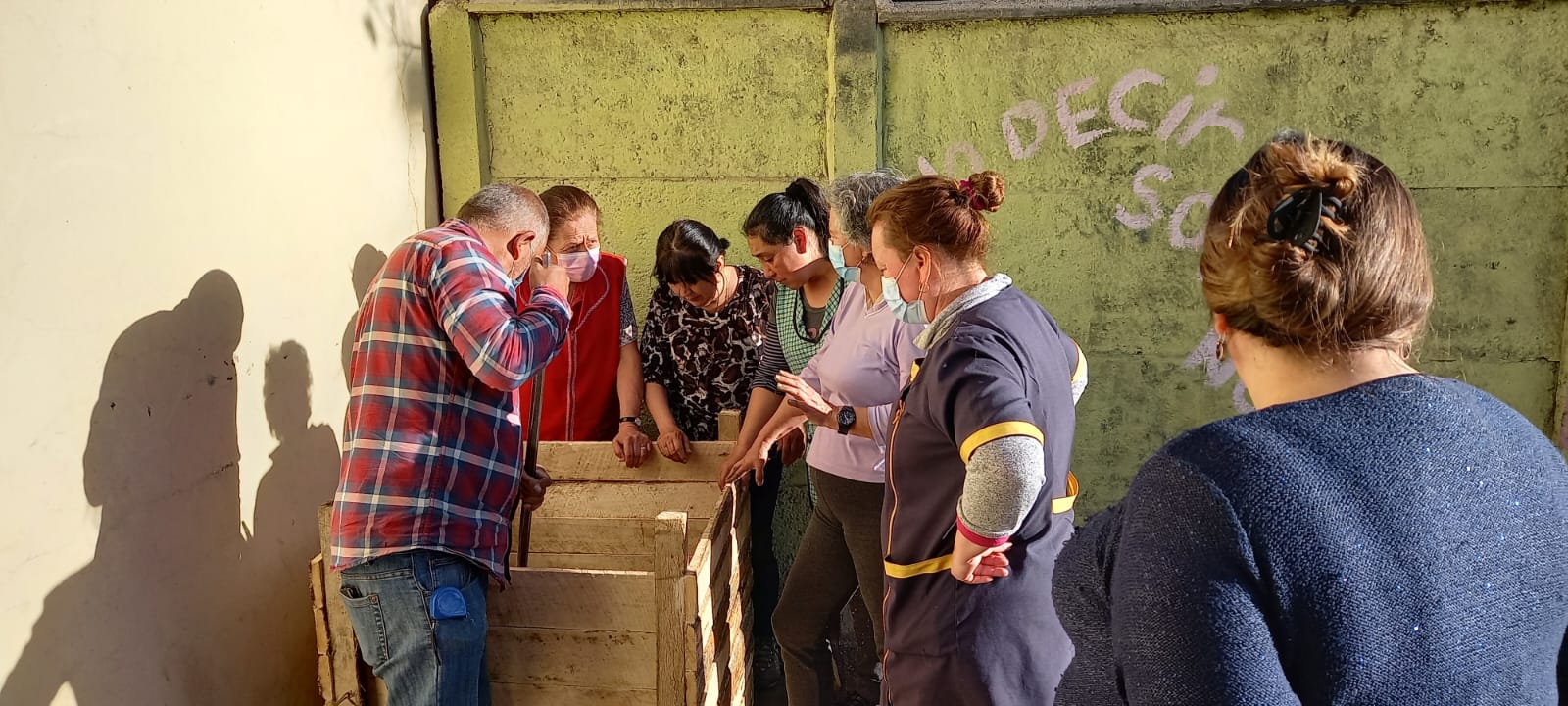 FAMILIAS DE RANCAGUA Y SAN VICENTE APRENDEN SOBRE HUERTOS URBANOS GRACIAS AL QUIERO MI BARRIO